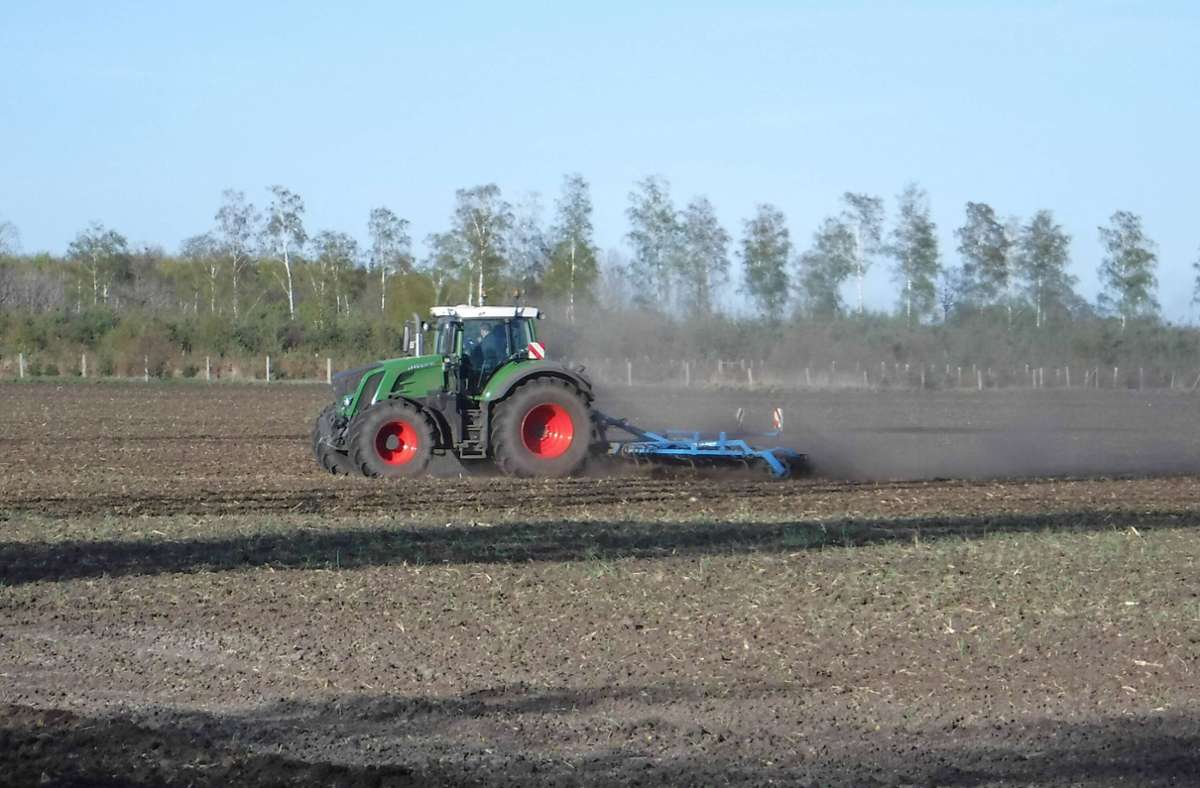Pfedelbach im Hohenlohekreis: Traktoren mit Sand kaputt gemacht – immenser Schaden