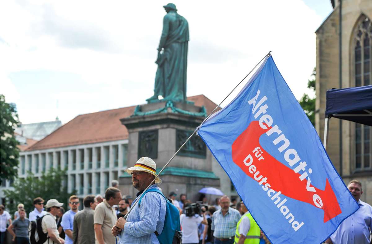 Demonstrationen in Stuttgart: In der Stadt prallen Meinungen aufeinander
