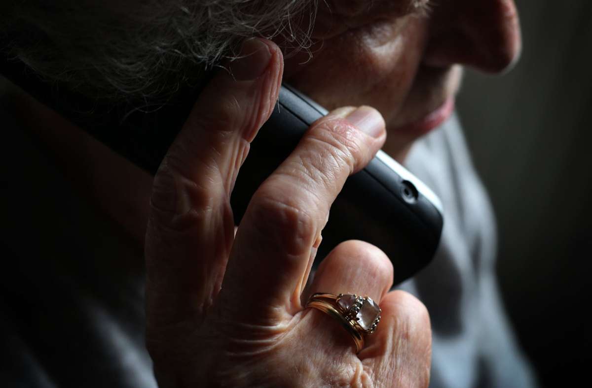 Schockanrufer versuchen, vor allem ältere Menschen am Telefon zu überrumpeln.