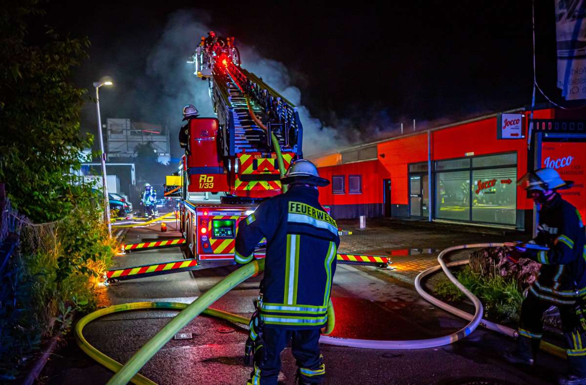 Rottenburg am Neckar: Mindestens 250.000 Euro Schaden bei Brand in Firmenhalle