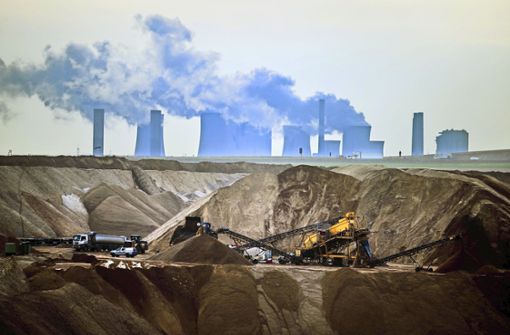 Fossile Energieträger – hier ein Kohlekraftwerk in Nordrhein-Westfalen – haben laut dem neuen IPCC-Bericht keine Zukunft, wenn das 1,5-Grad-Ziel noch erreicht werden soll. Foto: dpa/Federico Gambarini