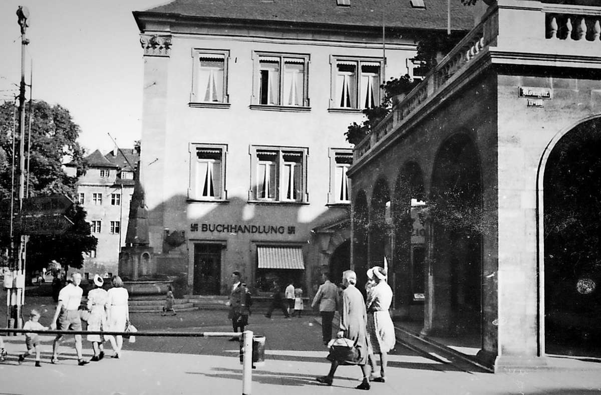 Stuttgart 1942: der Buchhändler Gengenbach: Hitlerbüsten im Schaufenster