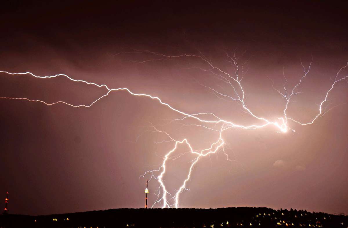 Gewitter, Sturm und Hagel in Baden-Württemberg: Heftiges Unwetter kann  auf Stuttgart treffen