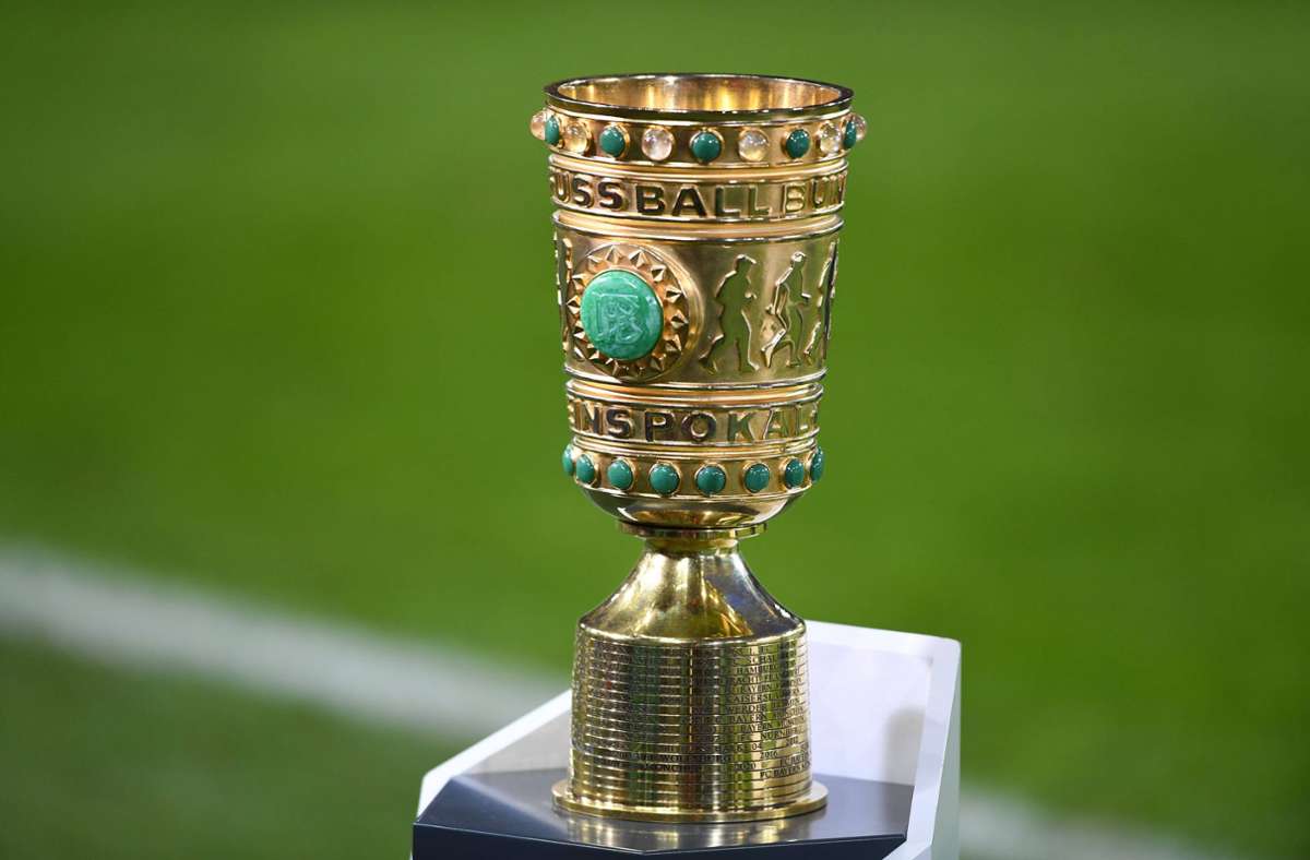 Das Objekt der Begierde: Vier Teams sind noch im Rennen um den DFB-Pokal. Foto: imago/Revierfoto