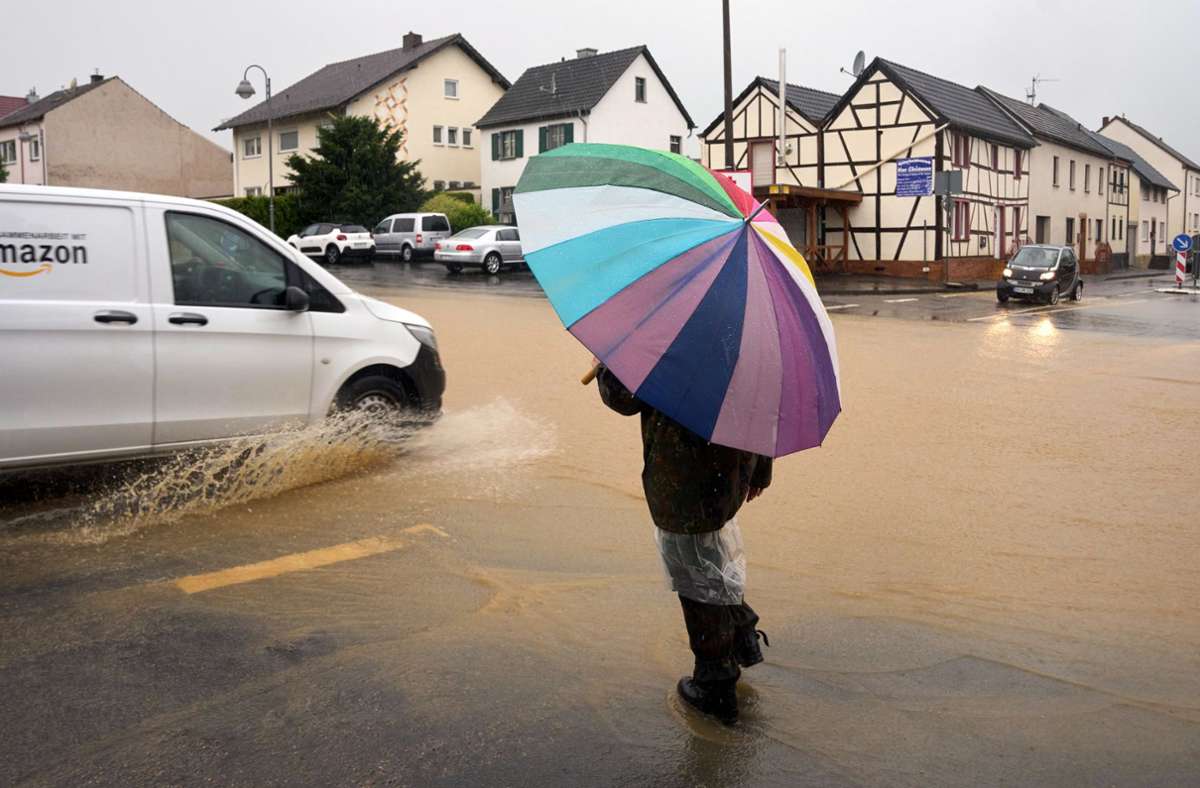 Der Ortskern von Geldsdorf ist nach einem Unwetter überflutet.