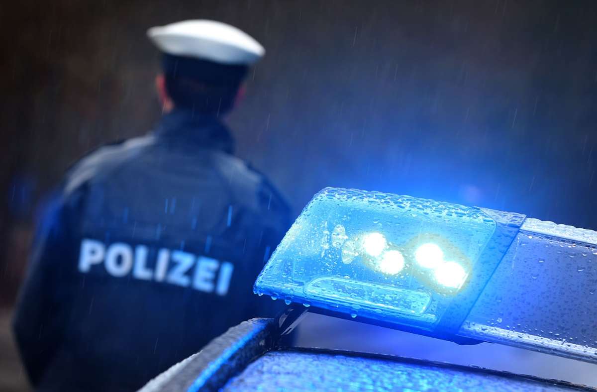 Stuttgart-Bad Cannstatt: Autoscheibe beschädigt