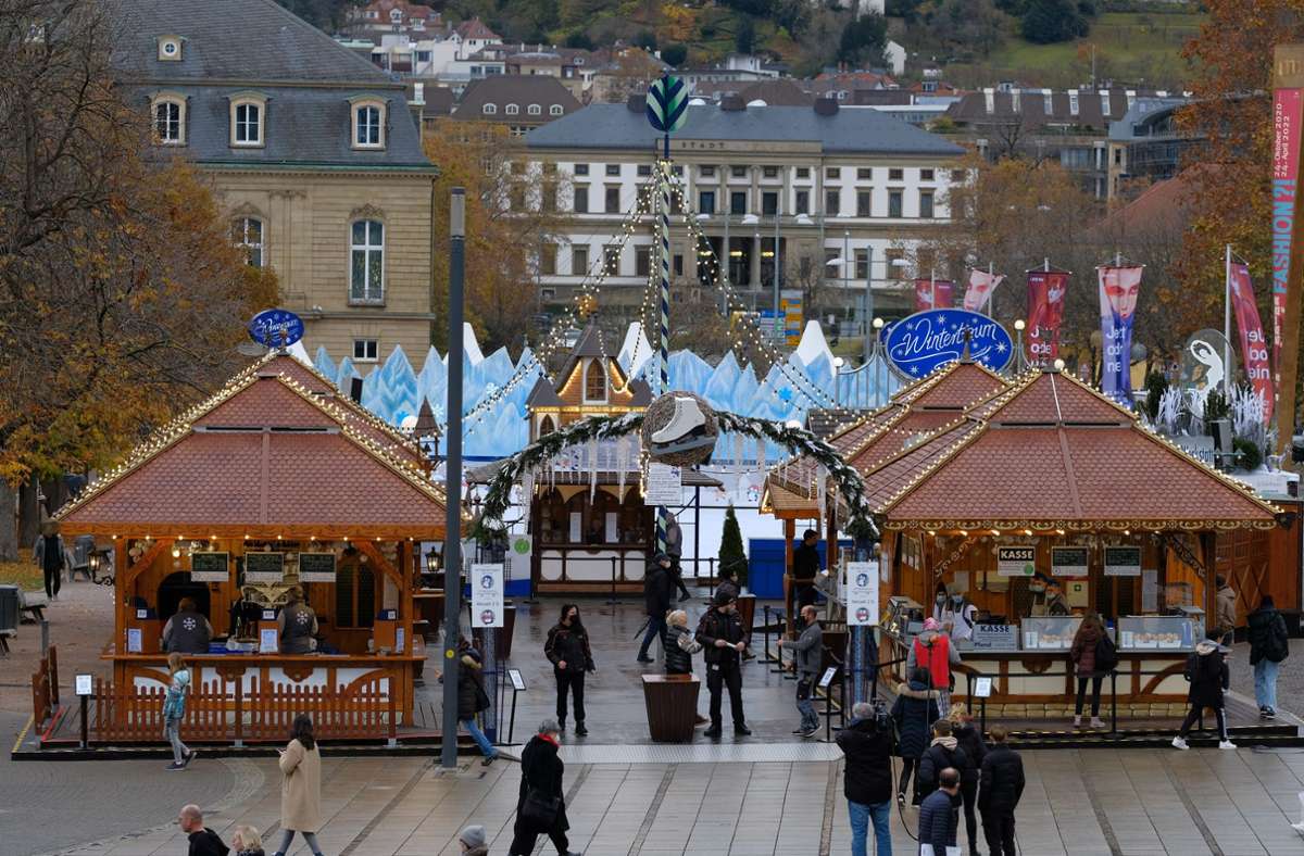 Eisbahn in Stuttgart: Der Wintertraum am Schlossplatz ist eröffnet  – für Geimpfte und Genesene