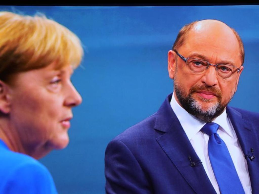 Schulz erneuert Angebot eines TV-Duells mit Merkel