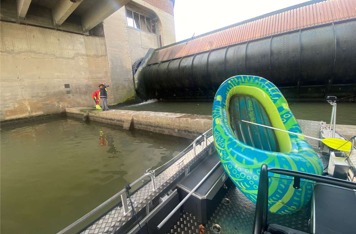 Auf dem Neckar in Stuttgart: Herrenloses Schlauchboot löst Großeinsatz aus