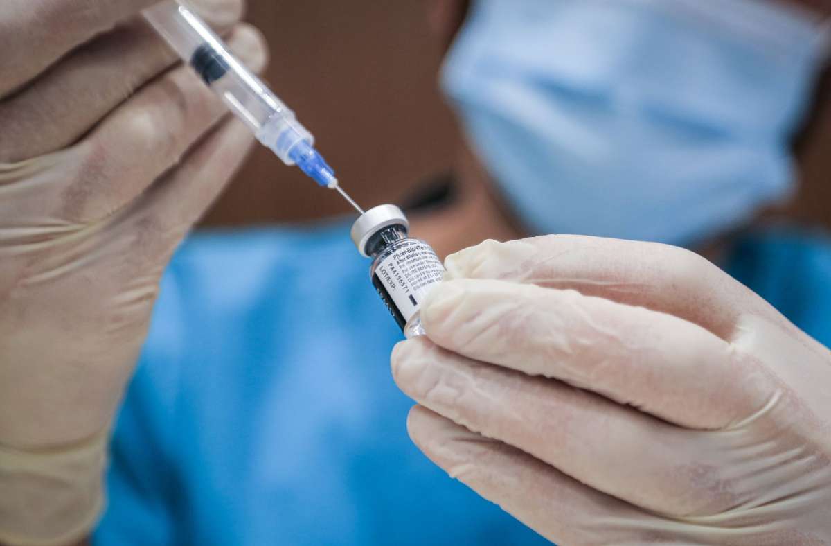 Impfungen in der Coronakrise: Von der Leyen: Biontech liefert 10 Millionen Dosen früher an die EU