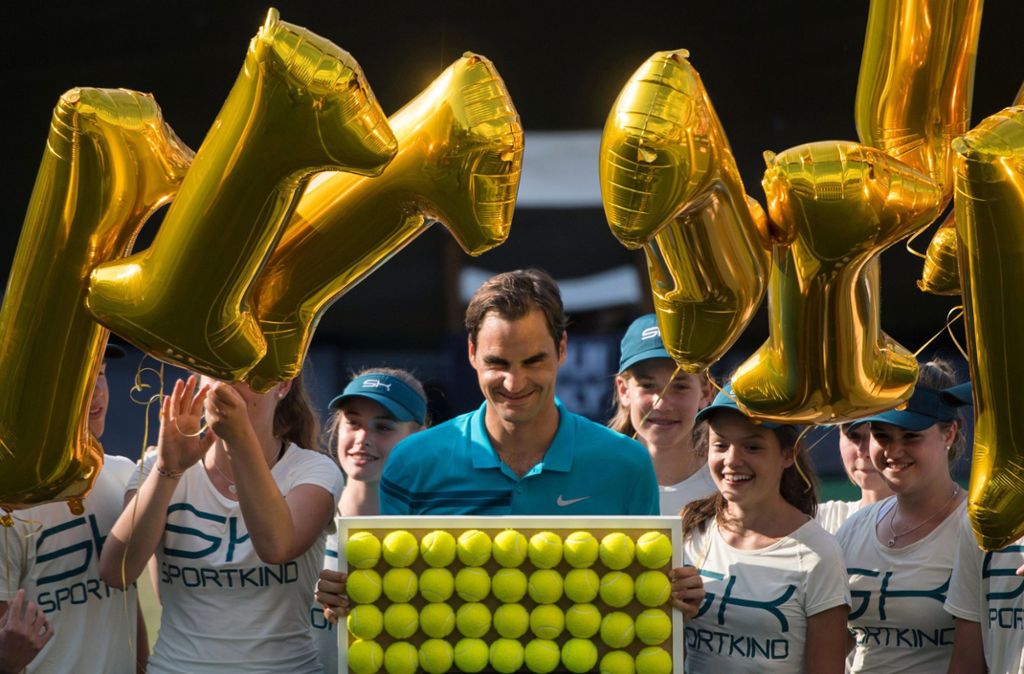 Federer wird mit Endspiel-Einzug in Stuttgart Nummer eins