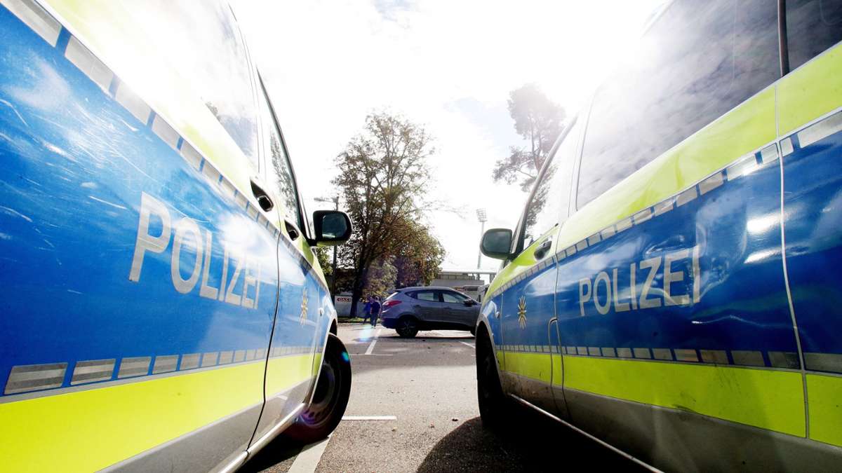 Karlsruhe: Drohmail an Schule - Polizei durchsucht Gebäude