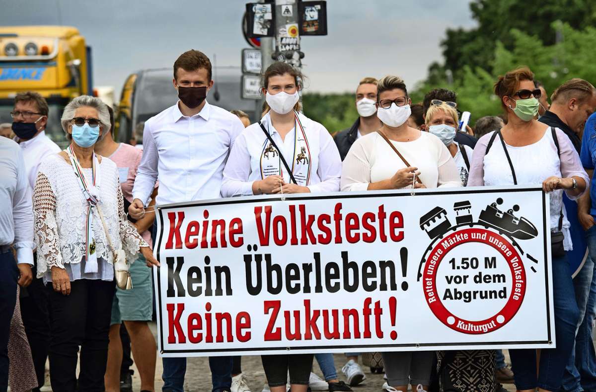 Corona-Einschränkungen in Baden-Württemberg: Mit 600 Fahrzeugen vom  Wasen in die Stadt –  Schausteller protestieren