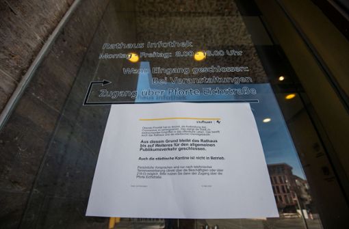 Während der dritten Corona-Welle im Lockdown war das Stuttgarter Rathaus über Wochen dicht. In der vierten Welle sollen die Ämter nun geöffnet bleiben. Foto: Lichtgut//Leif Piechowski