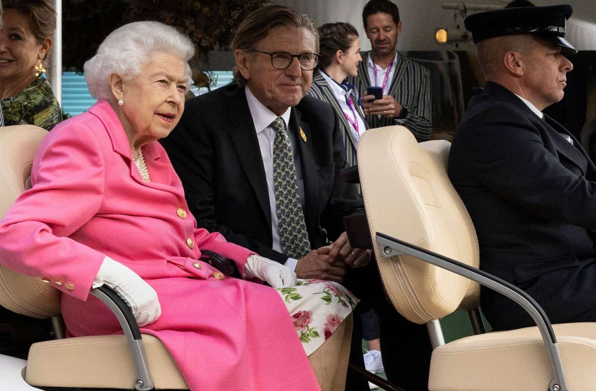 Chelsea Flower Show in London: Königin Elizabeth II. besucht Gartenschau auf Golf-Buggy