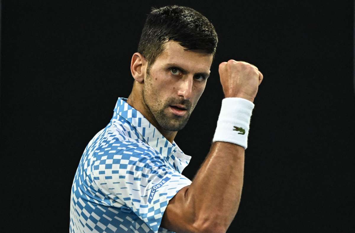 Novak Djokovic steht im Viertelfinale von Melbourne. Foto: AFP/MANAN VATSYAYANA