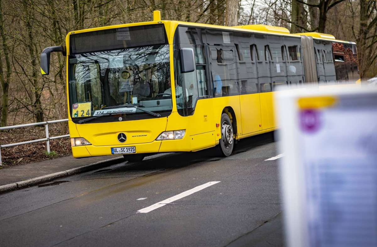 Polizei muss in Ulm helfen: Junger Bus-Fan vergisst auszusteigen