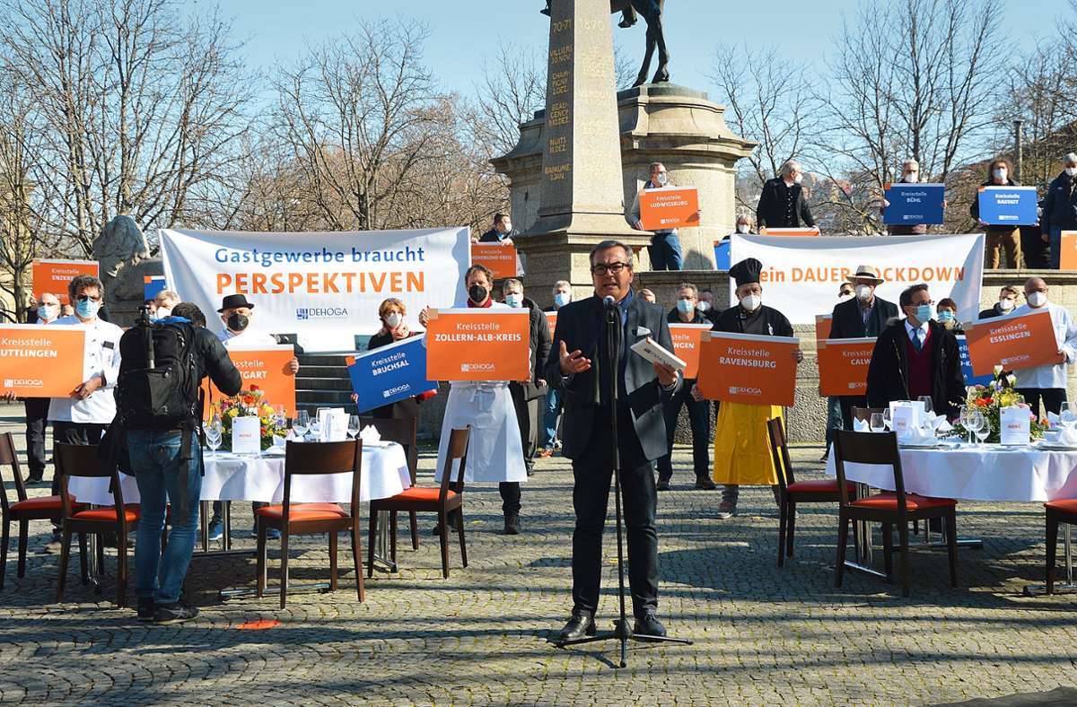 Dehoga demonstriert in Stuttgart: Protest gegen  „Tod auf Raten“