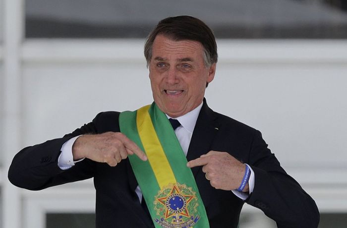 Brasilien: Präsident Bolsonaro tauscht unter Druck sechs Minister aus