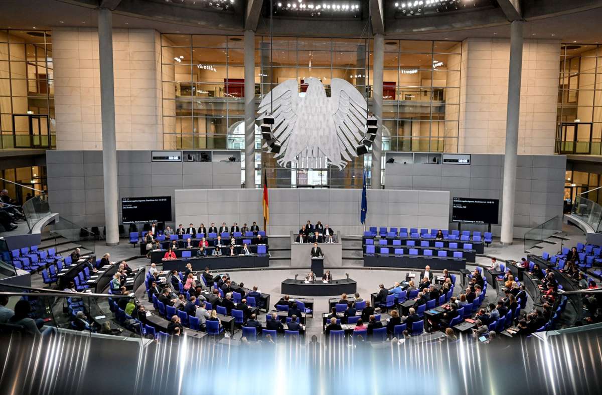 Zusätzliche Kredite in Milliardenhöhe: Bundestag genehmigt Ausnahme von der Schuldenbremse