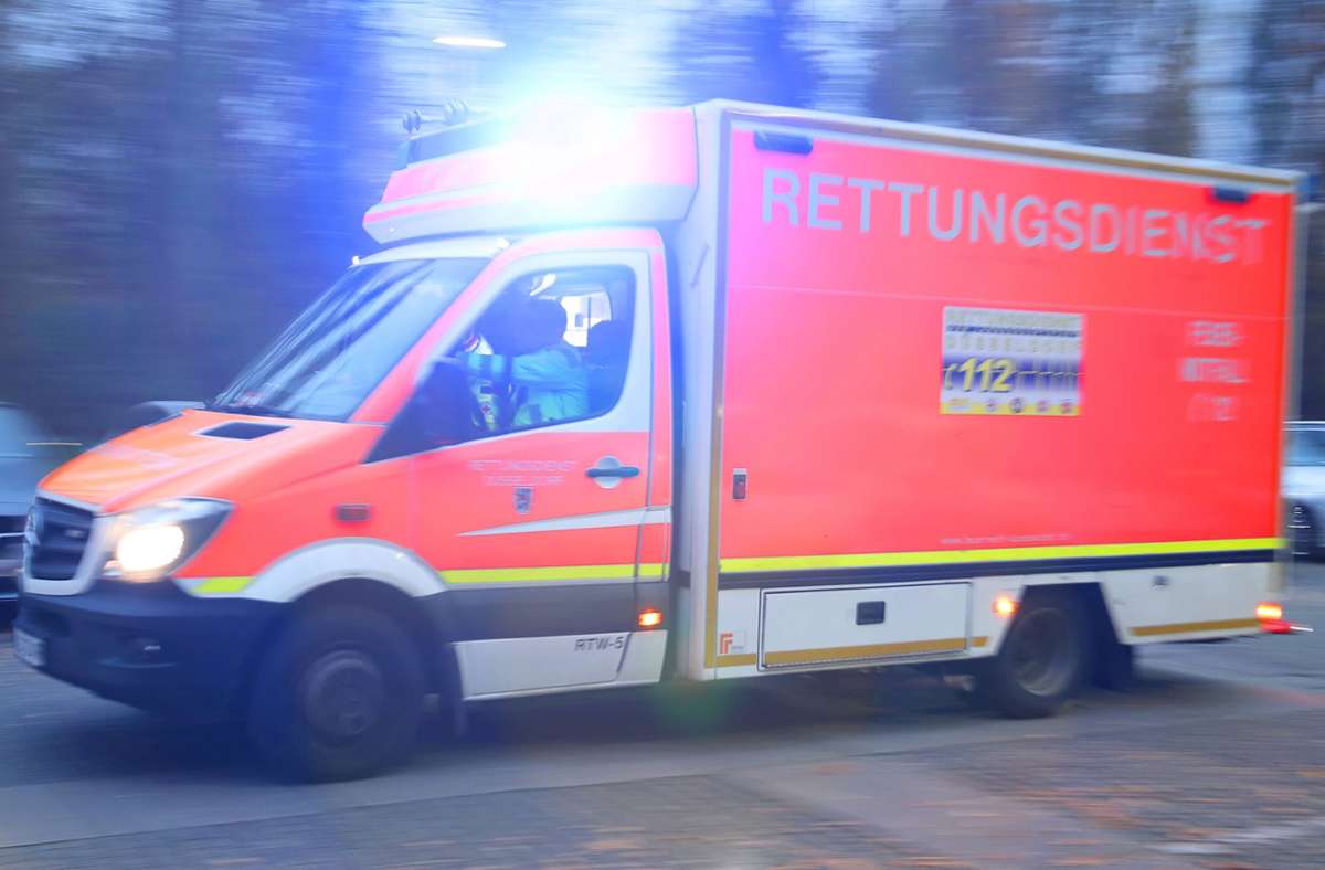 Mehrere Verletzte in Reichenbach: Elektrischer Gabelstapler fängt beim Laden Feuer