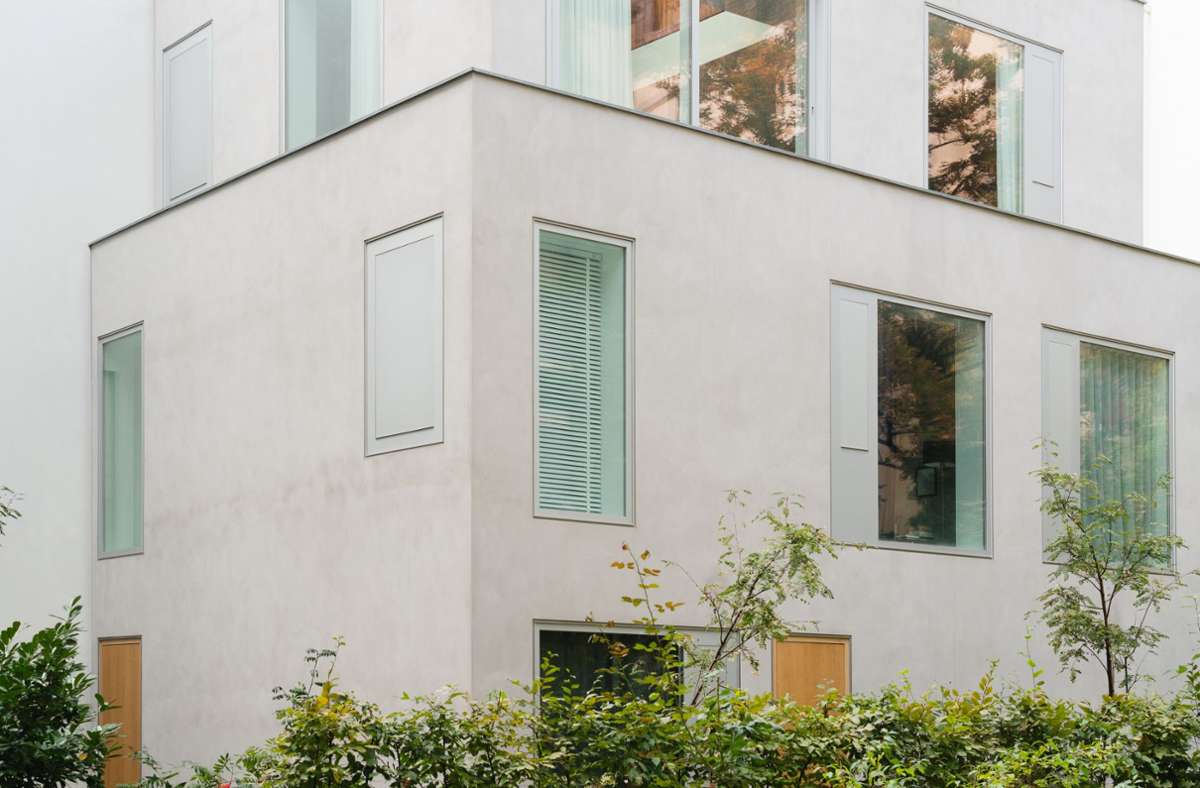 Vorbildliche Nachverdichtung: Das mehrstöckige Wohnhaus von Architekt Patrick Batek befindet sich  im Hof umgeben von Altbauten in Berlin Mitte.