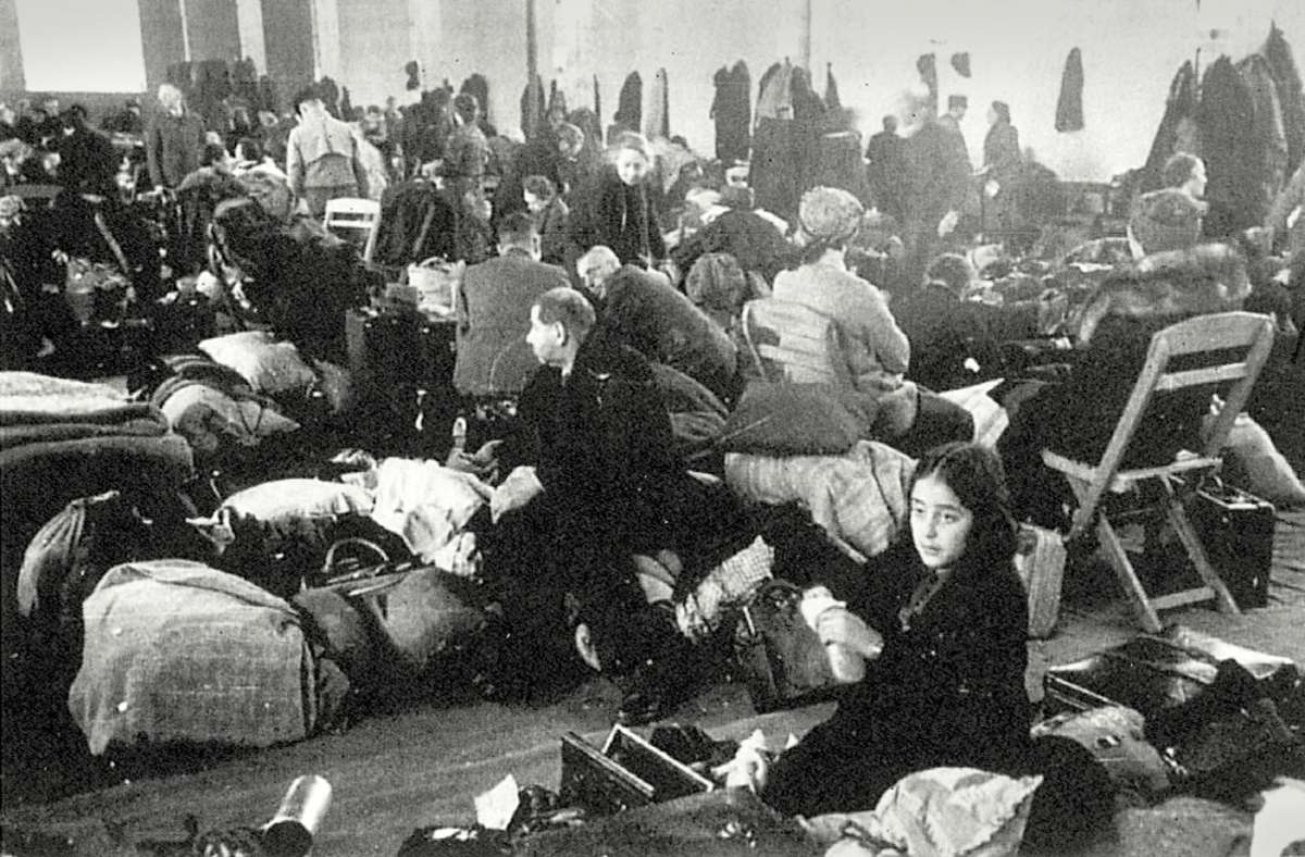 Wartende im Sammellager auf dem Killesberg – 1942 war das Jahr der großen Deportationen in die Konzentrationslager.
