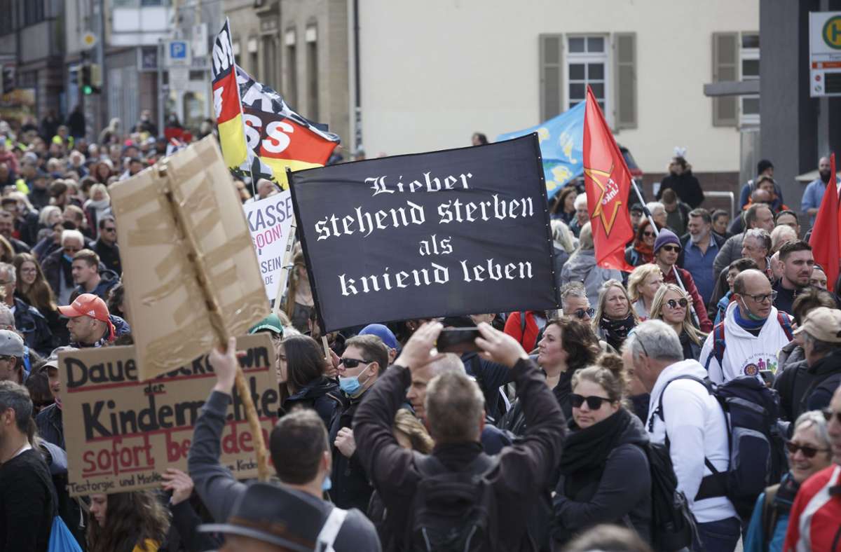 Coronaprotest in Stuttgart: Antifa plant eine Gegendemo