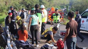 Ein Toter und 84 Verletzte bei Lkw-Unglück mit Migranten an Bord