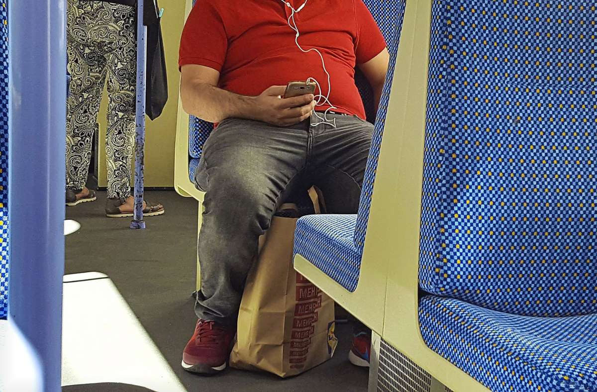 Derzeit blicken viele in der Stadtbahn vergeblich aufs Handy. Foto: //Max Kovalenko