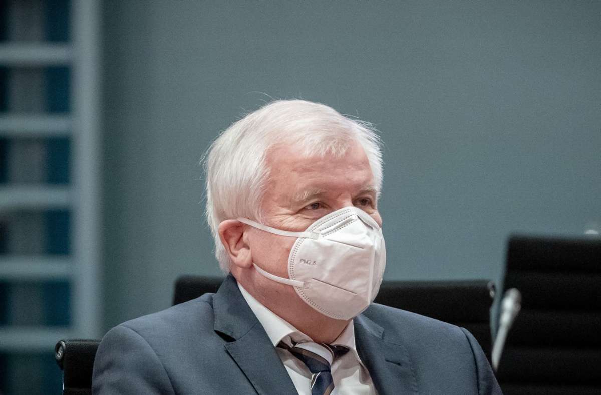 Coronavirus in Deutschland: Seehofer gibt Ministerpräsidenten Mitschuld an Corona-Toten