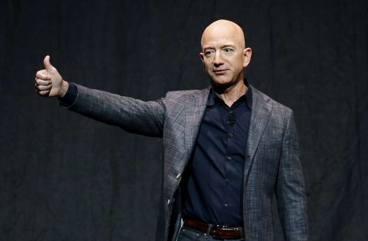 Jeff Bezos kann sich nach 27 Jahren an der Unternehmensspitze als Sieger fühlen. Foto: Patrick Semansky/AP/dpa