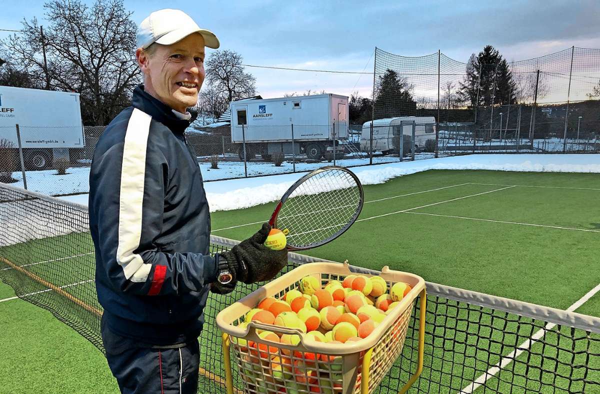 Freiluft-Tennis im Winter: Advantage  Anorak und Wollhandschuhe