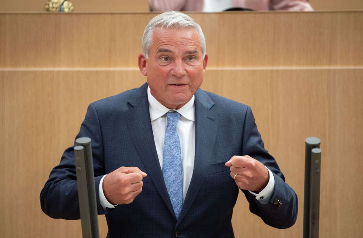 Thomas Strobl: Innenminister will künftig auch Krawall-Gaffer bestrafen