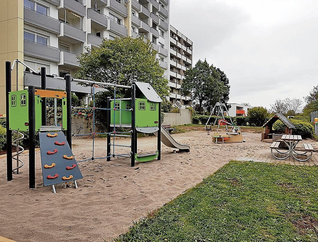 NEUGEREUT:  GWG-Gruppe feiert mit 100 Bewohnern und Kindern Eröffnung: Neuer Spielplatz eingeweiht