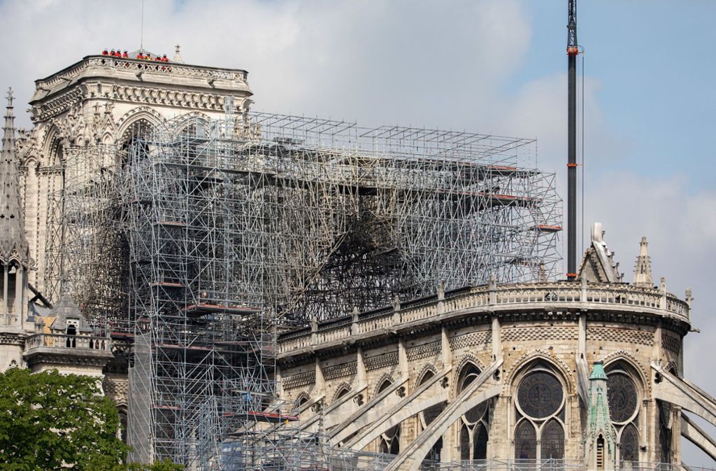 Notre-Dame in Paris: Verformtes Gerüst wird abmontiert