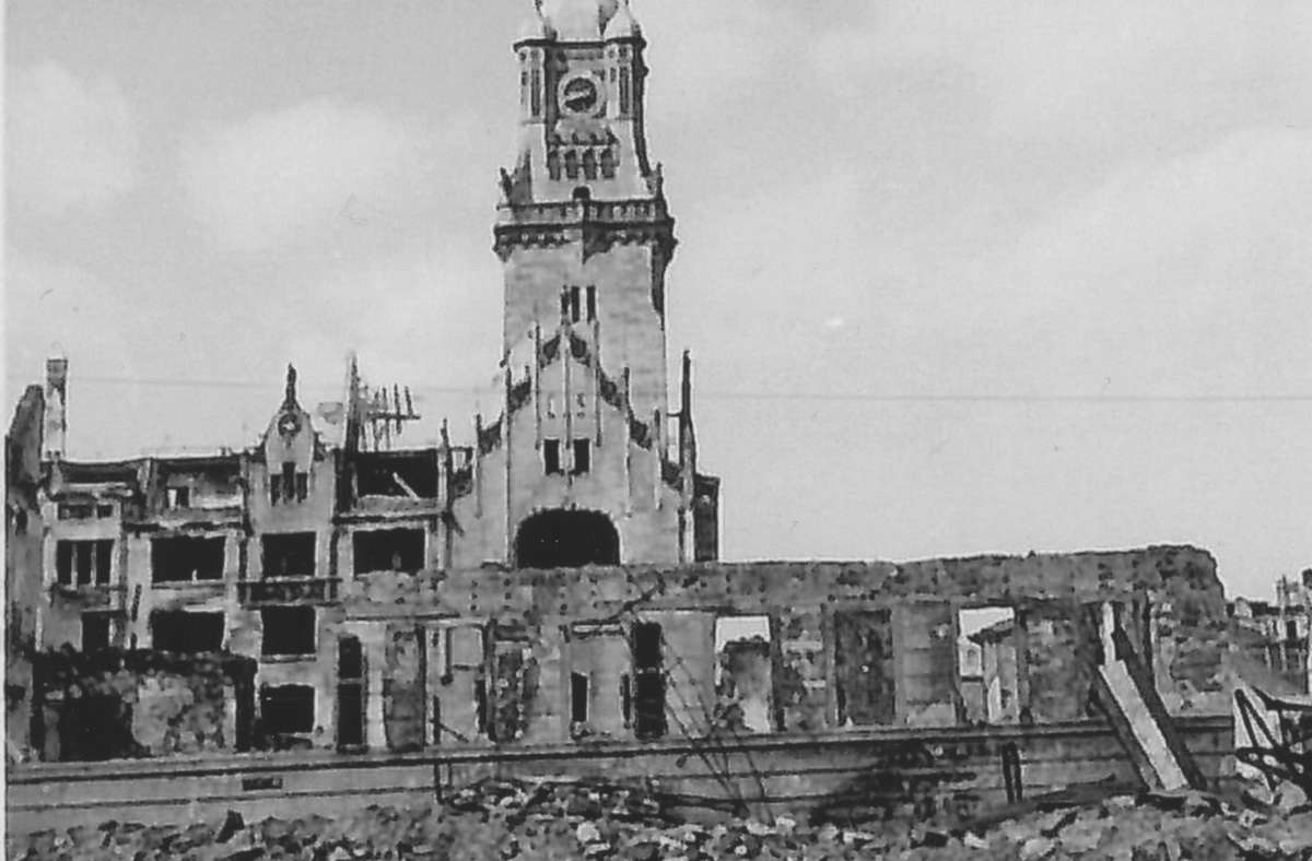 Das 1944 zerstörte Rathaus. Foto: Landesmuseum Württemberg, Bildarchiv