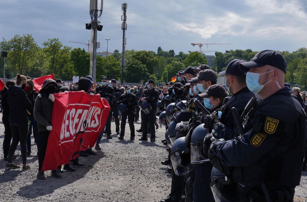 Die Polizei sprach von einem friedlichem Verlauf der Demo gegen die Corona-Regeln auf dem Cannstatter Wasen in Stuttgart.