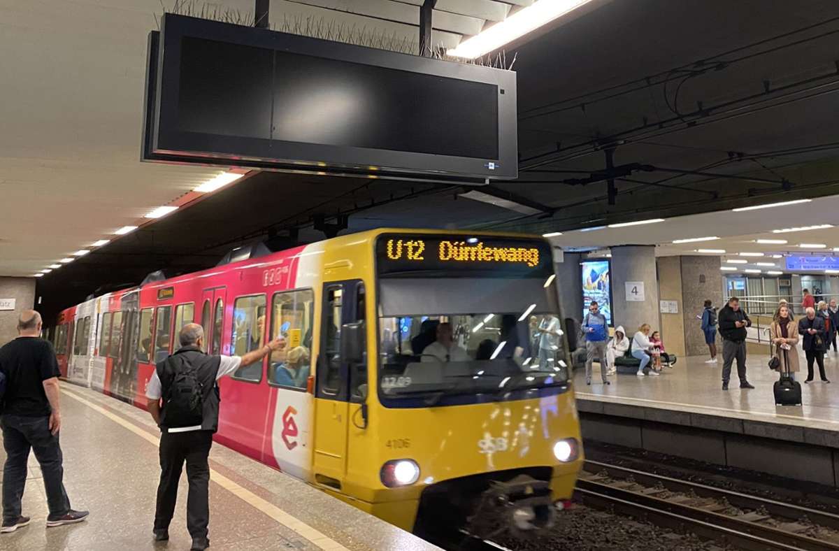 Panne im Nahverkehr in Stuttgart: Warum die Anzeigen im Netz  der SSB schwarz blieben