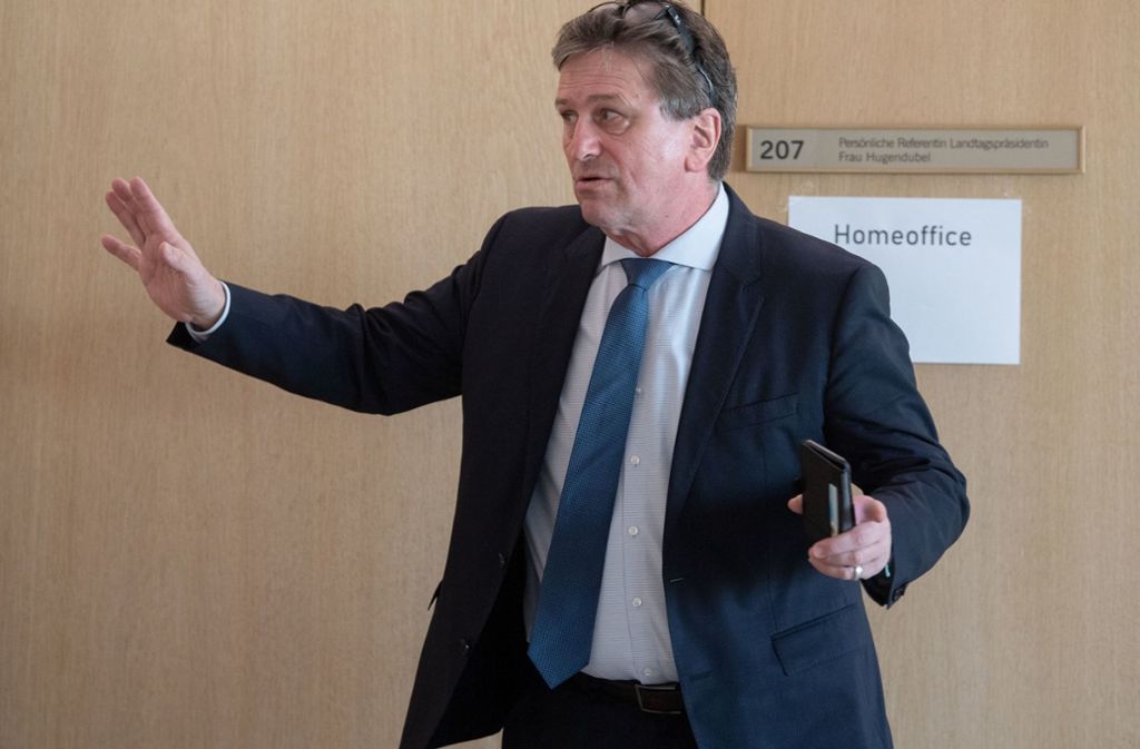 Ermittlungen gegen Sozialminister: Grünen-Politiker Manne Lucha schließt Rücktritt  aus