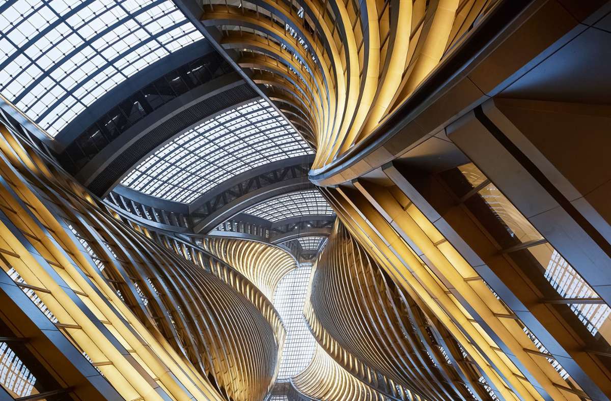 Architektur der fließenden Linien und Felder: das Atrium des Leeza Soho in Peking.
