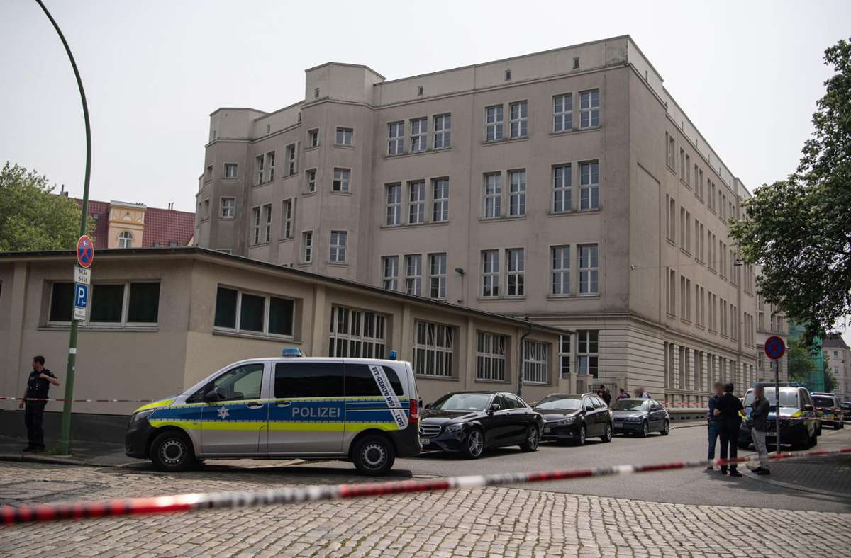 Gymnasium in Bremerhaven: Schüsse an einer Schule  –  eine verletzte Person