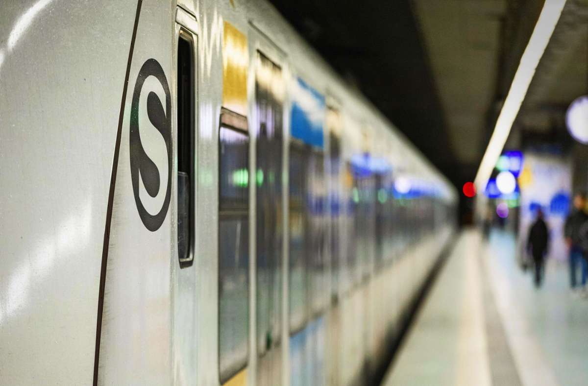 Nahverkehr in Stuttgart: Schlagabtausch wegen wochenlanger S-Bahn-Sperrung