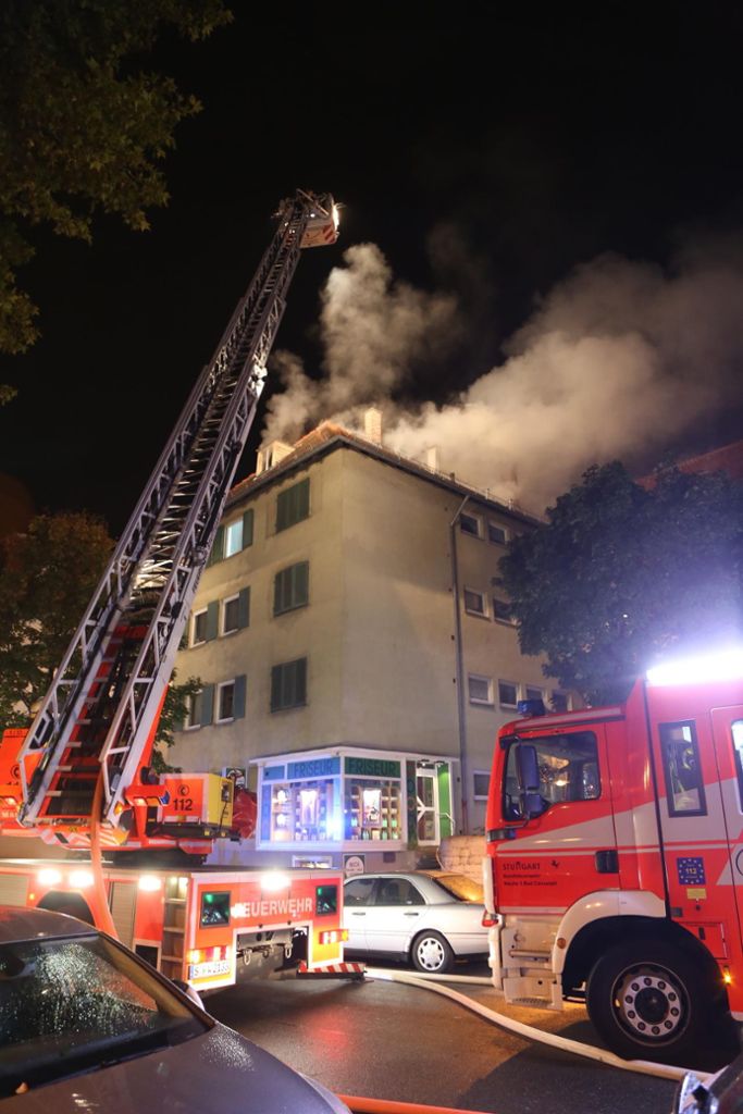 Ursache für Feuer in Mehrfamilienhaus an der Ulmer Straße noch unklar: 25 Menschen evakuiert
