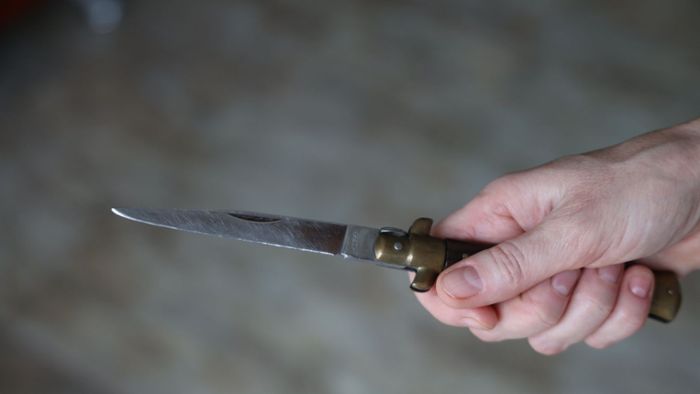 34-Jähriger mit Messer bedroht und ausgeraubt – Zeugen gesucht