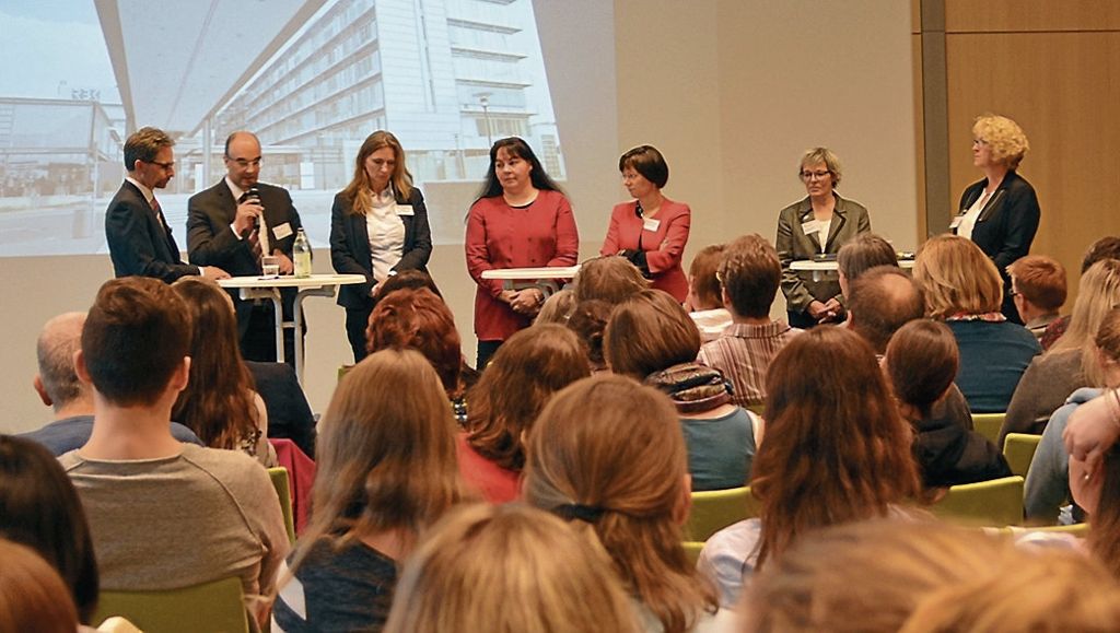 BAD CANNSTATT:  Mehr als 100 Teilnehmer beim Symposium am Bosch-Krankenhaus: Pflege bewegt