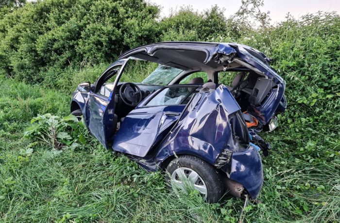 Kreis Heilbronn: Frau in Auto eingeklemmt und lebensgefährlich verletzt