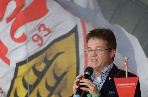 Pierre-Enric Steiger wirbt für sich und sein Programm. Doch der Präsidentschaftskandidat des VfB Stuttgart hat sich nun in einem Podcast unglücklich geäußert. Foto: Baumann