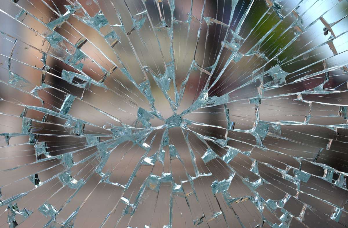 Vandalismus in  Leonberg: Fensterscheiben an Schulhaus eingeschlagen