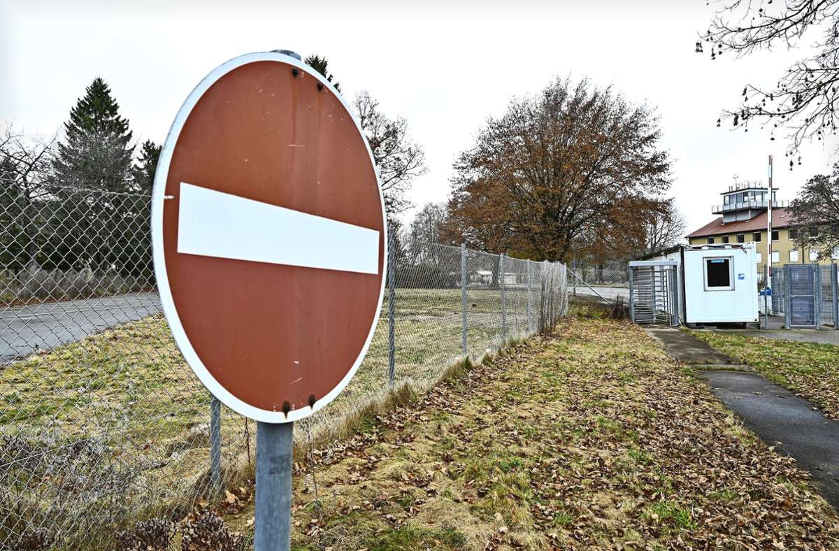 Zwischen 2014 und 2017 war in der ehemaligen Zollernalb-Kaserne bei Meßstetten eine  Landeserstaufnahmestelle (LEA) für Flüchtlinge. Seither stehen die Gebäude leer.
